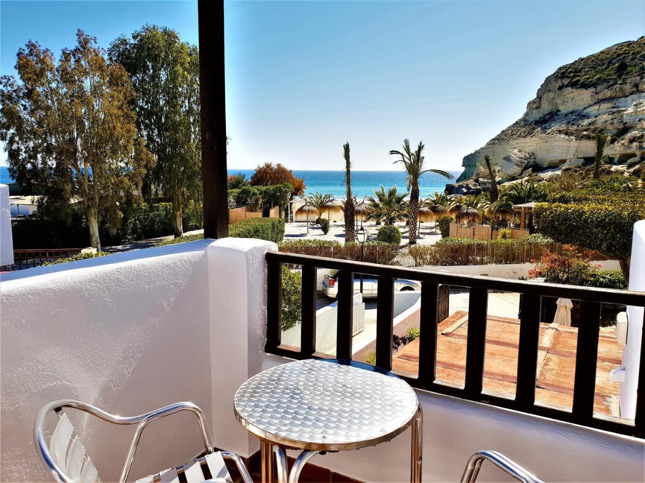 Calas 2* Agua Amarga (Almeria)